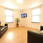 3 Bedroom City Centre Apartment In Lauriston Place