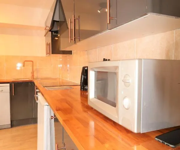 3 Bedroom City Centre Apartment In Lauriston Place