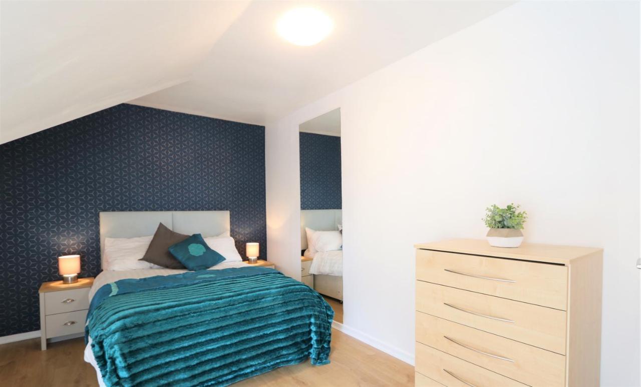 Apartment 3 Bedroom Centre In Lauriston Place *