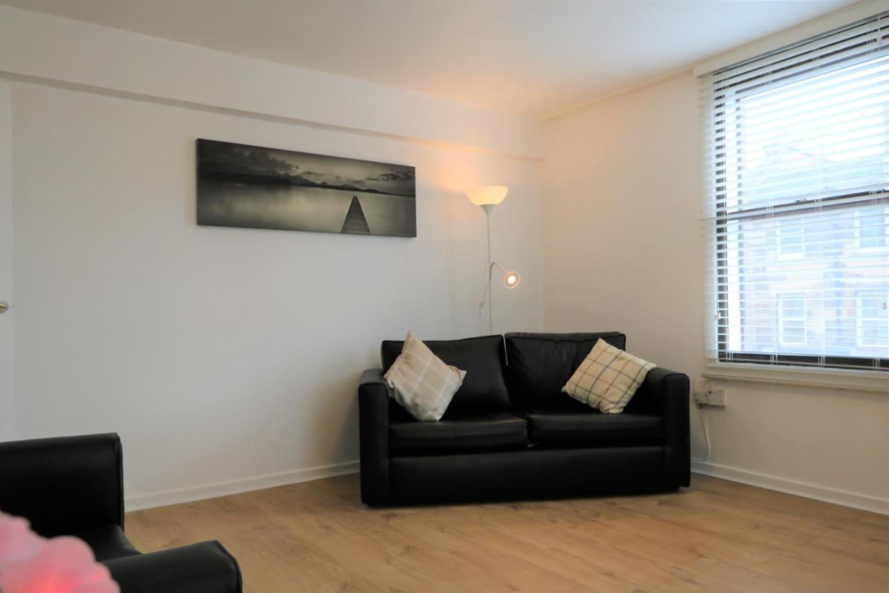 3 Bedroom Centre In Lauriston Place Apartment